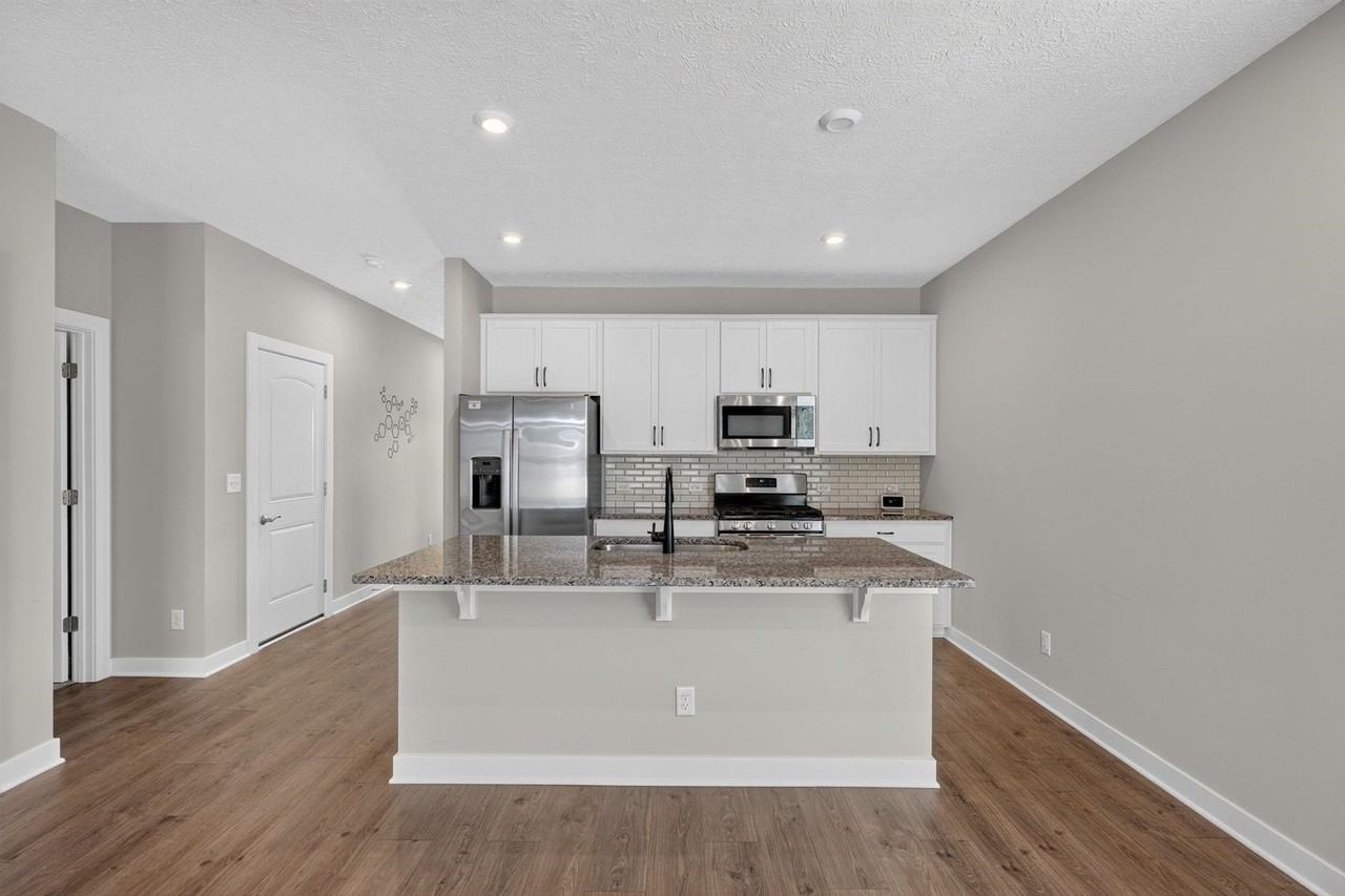 275 Applegate Dr - Photo 7 of 43