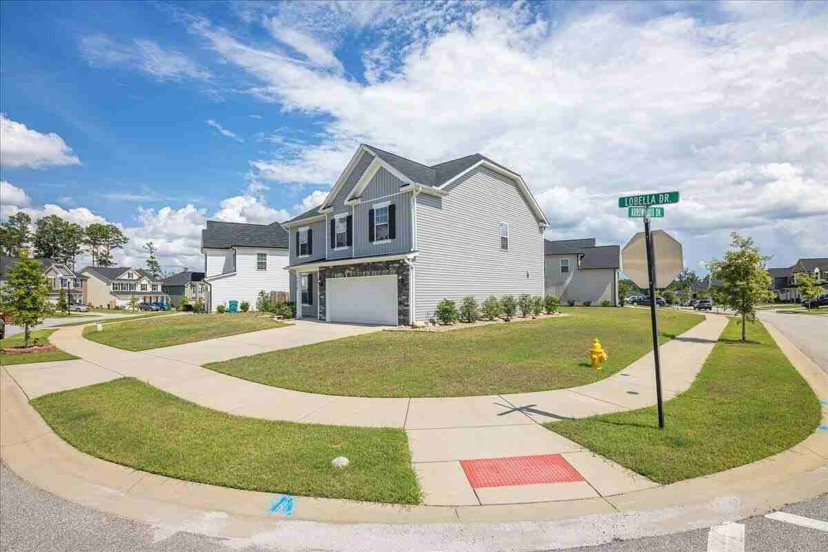 3076 Lobella Dr - Photo 4 of 41