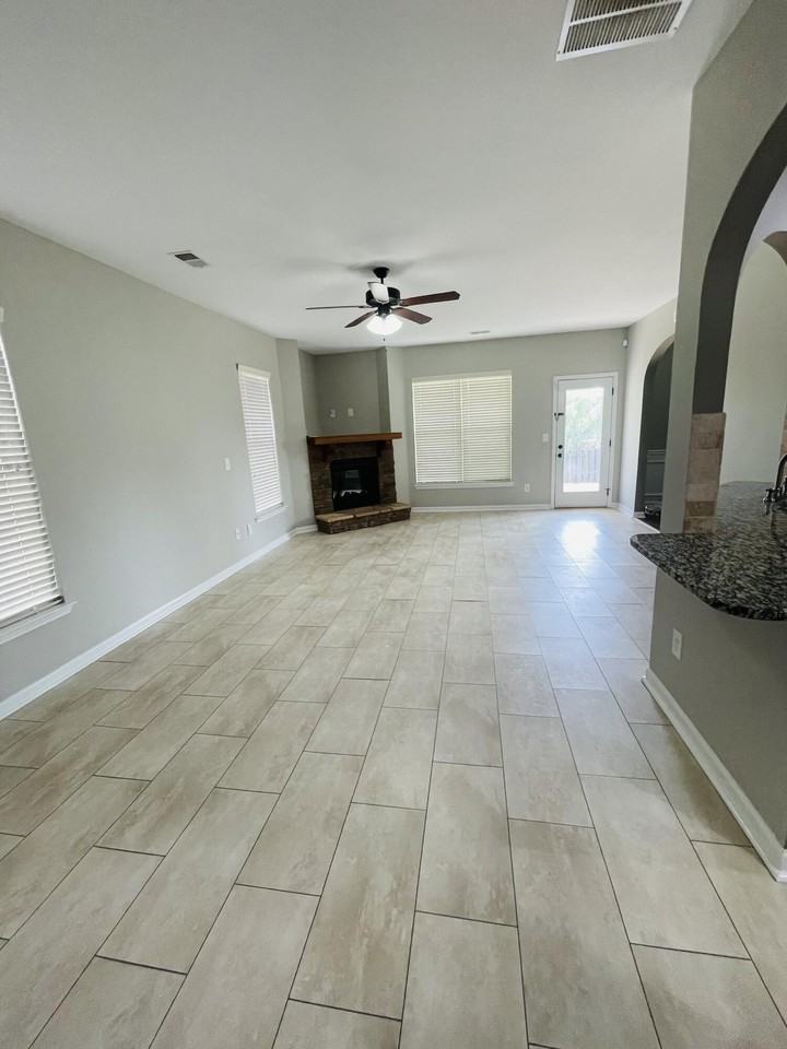 4434 Grove Landing Dr - Photo 4 of 18