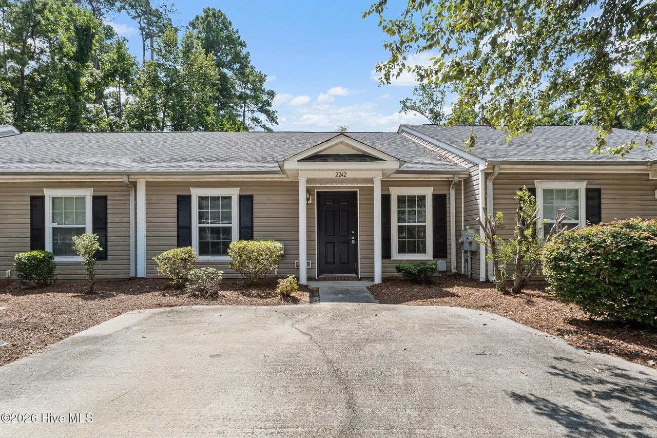 2242 Bridgeton Rd - Photo 2 of 12