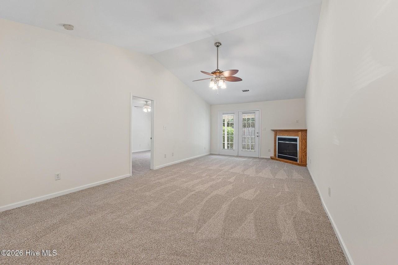 2242 Bridgeton Rd - Photo 4 of 12
