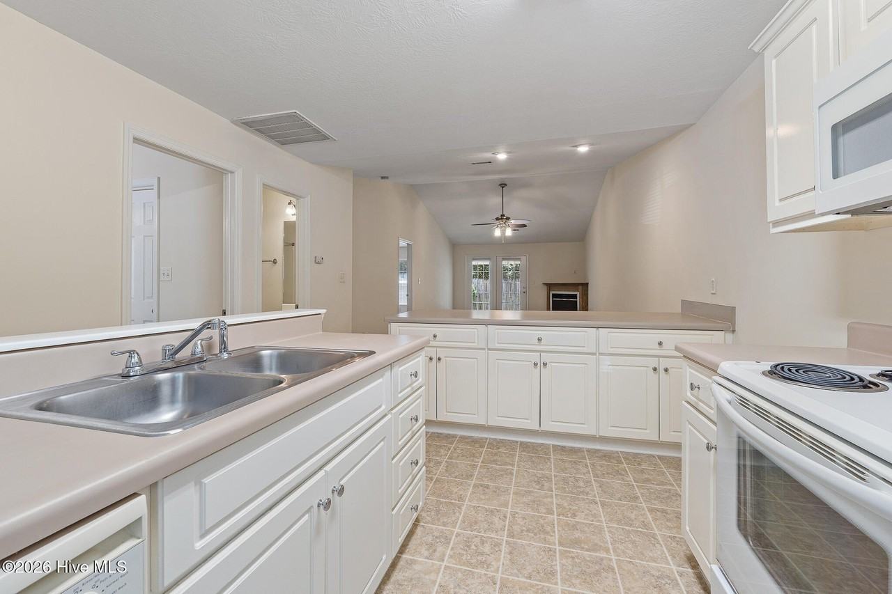 2242 Bridgeton Rd - Photo 5 of 12