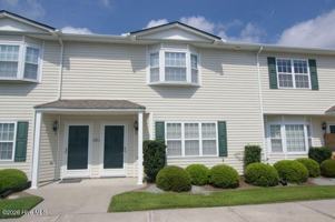 featured image of 2325 Vineyard Dr #C8