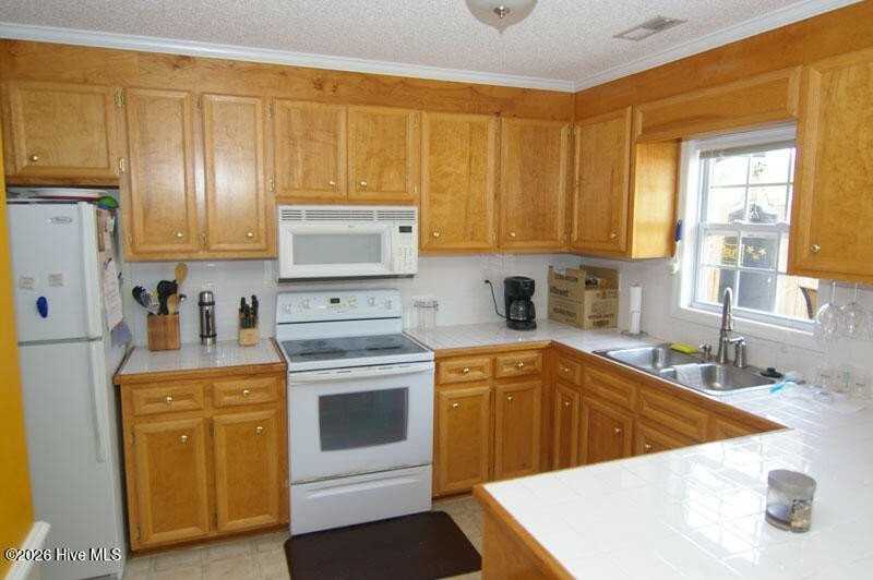 2325 Vineyard Dr #C8 - Photo 4 of 8