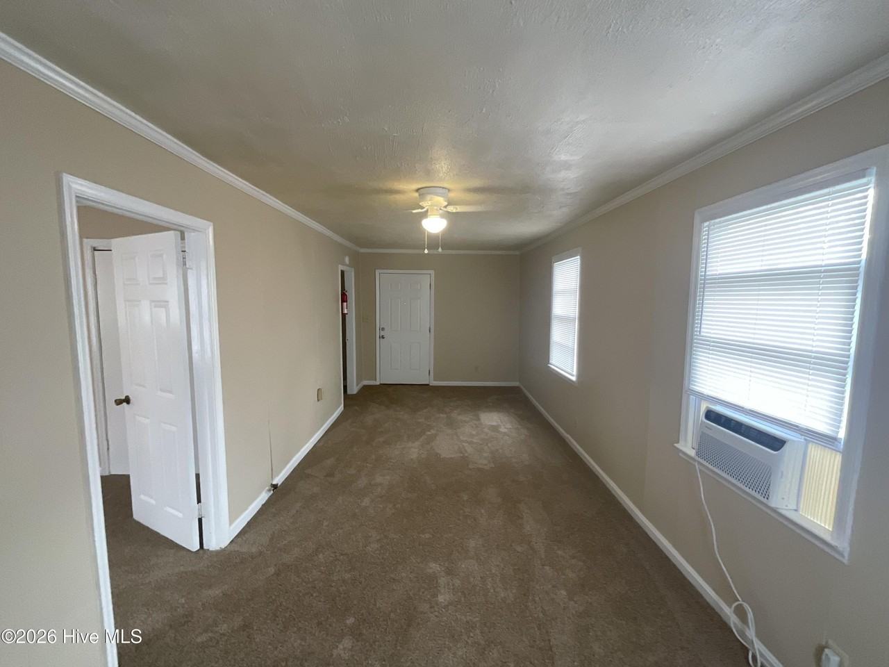 1548 1/2 Schley St - Photo 3 of 7