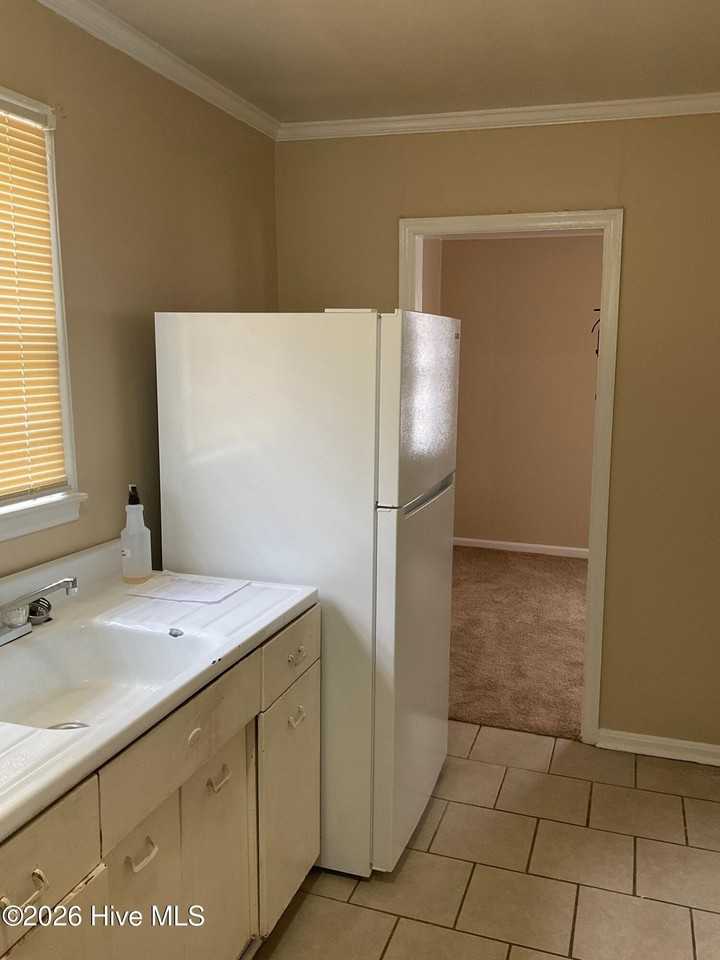 1548 1/2 Schley St - Photo 4 of 7