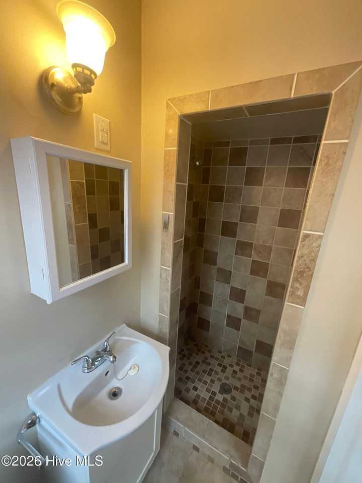 1548 1/2 Schley St - Photo 6 of 7