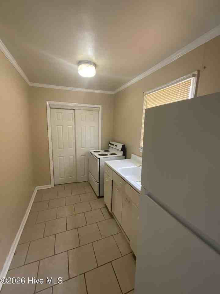 1548 1/2 Schley St - Photo 7 of 7