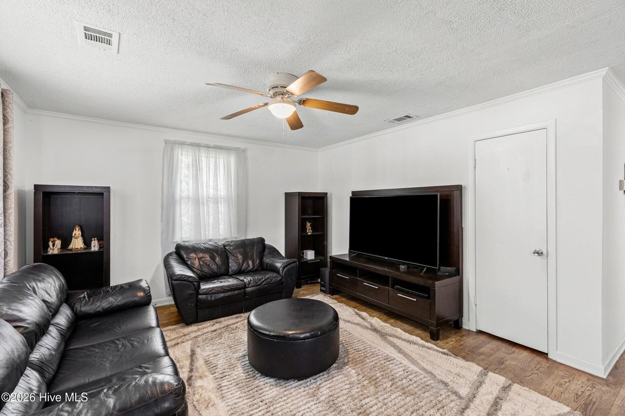 2426 N Carolina Ave - Photo 2 of 14