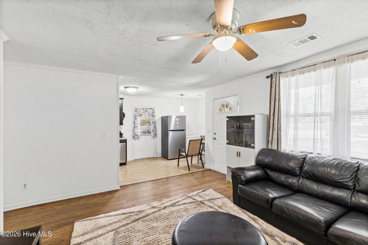 2426 N Carolina Ave - Photo 3 of 14