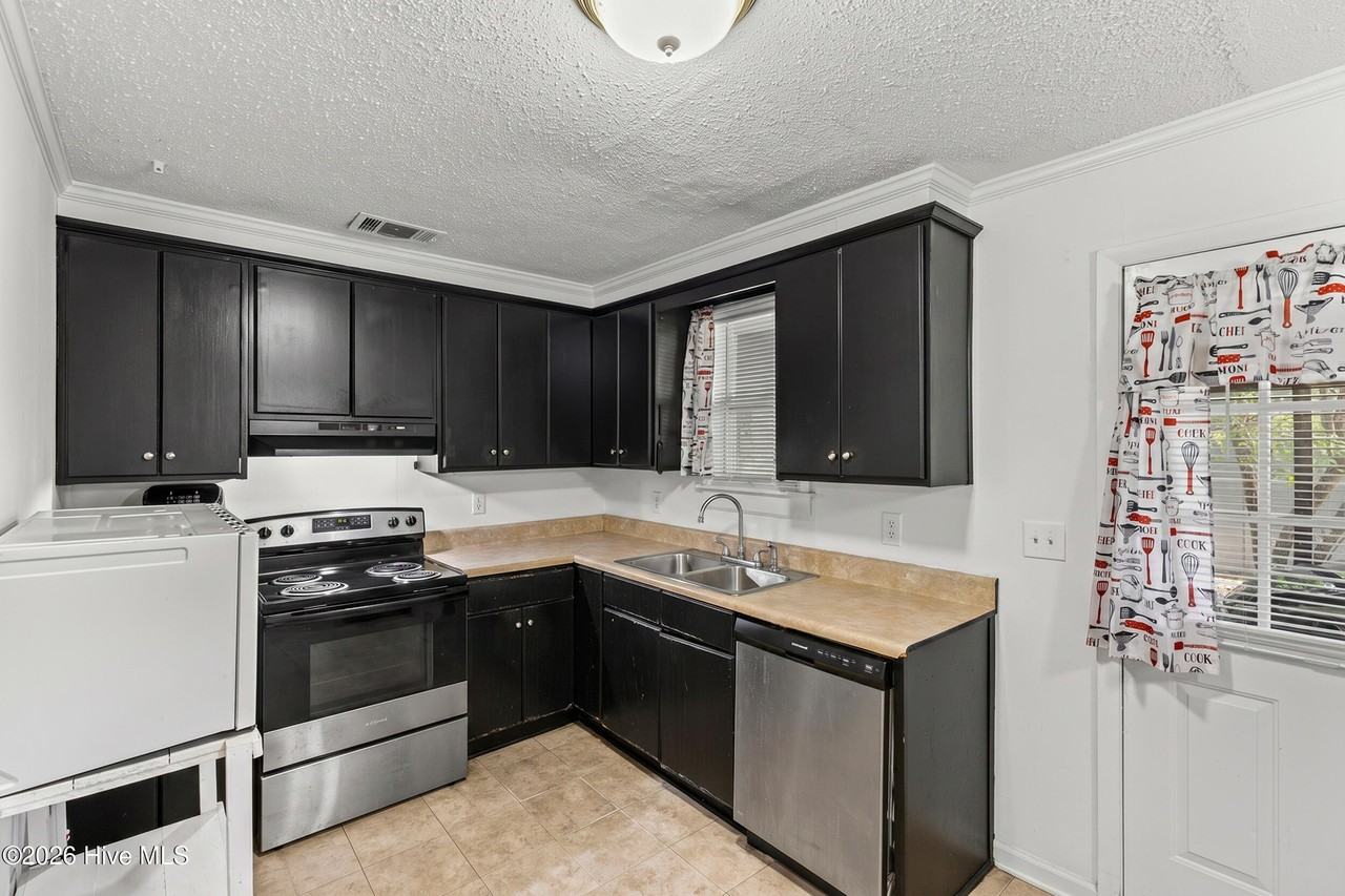 2426 N Carolina Ave - Photo 4 of 14