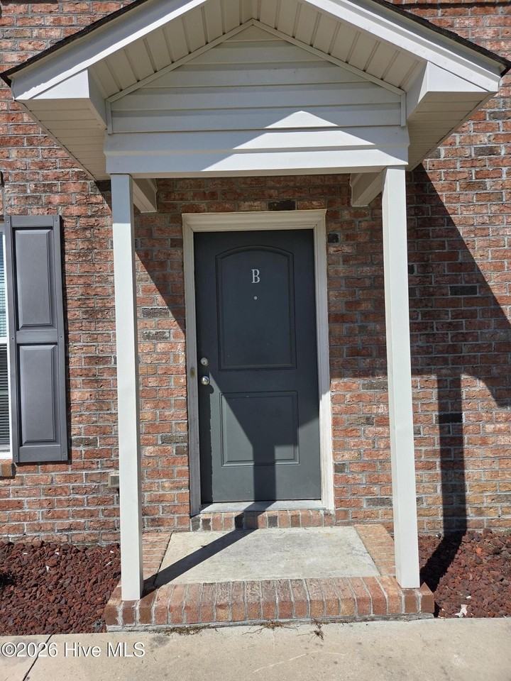 500 Hillshade Ct #B - Photo 2 of 26
