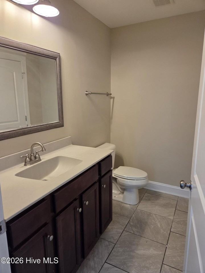 500 Hillshade Ct #B - Photo 3 of 26