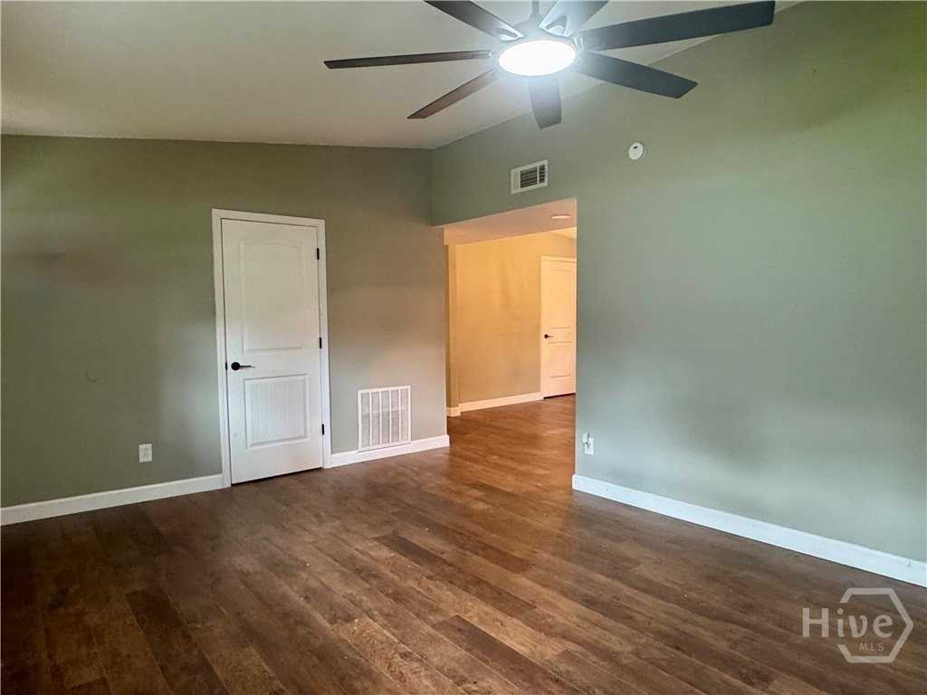 20 Catherine Cir - Photo 3 of 23