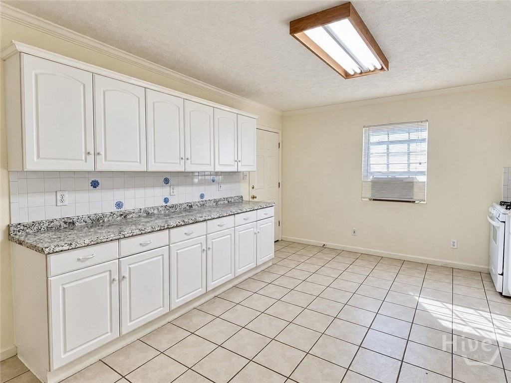 1315 Bonaventure Rd - Photo 6 of 17