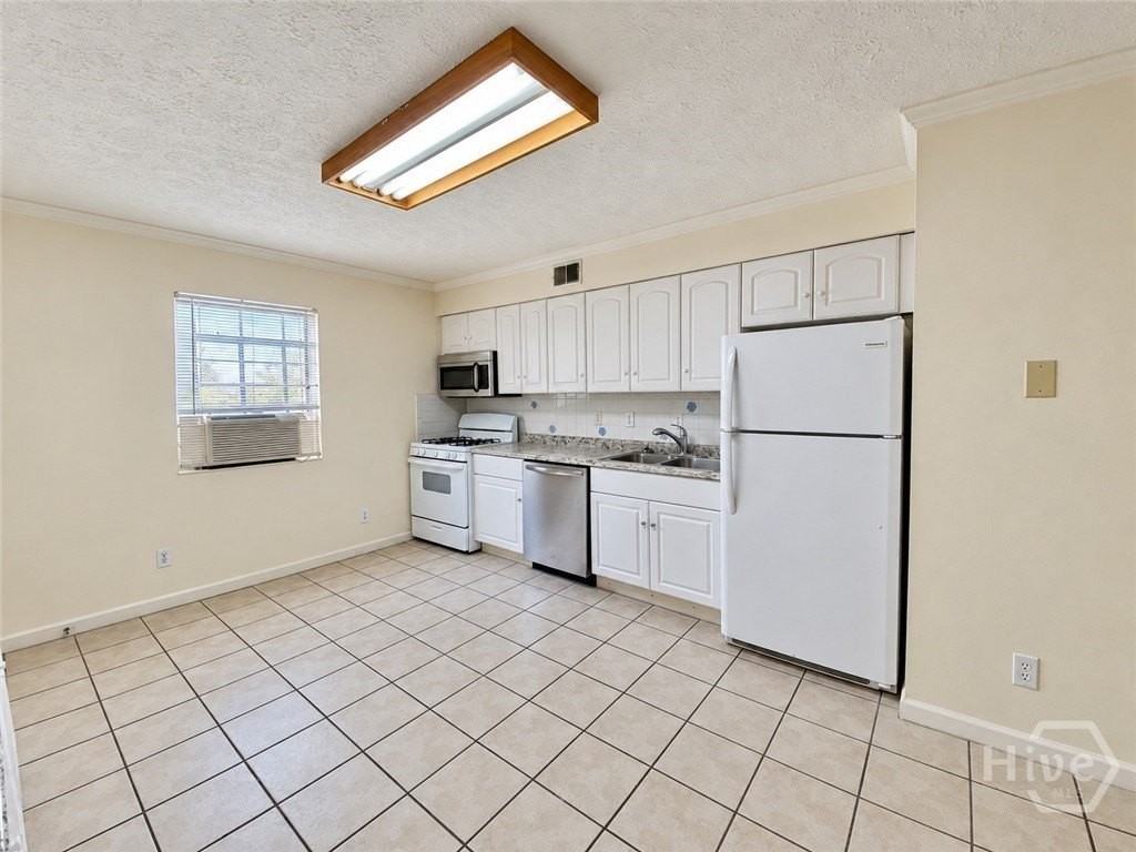 1315 Bonaventure Rd - Photo 7 of 17