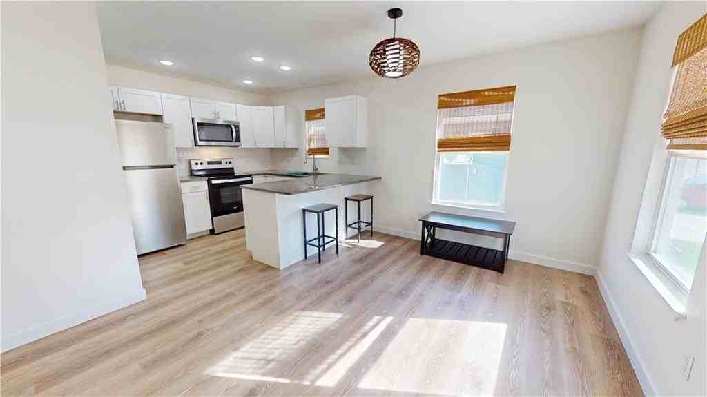 604 N Spring St - Photo 3 of 10
