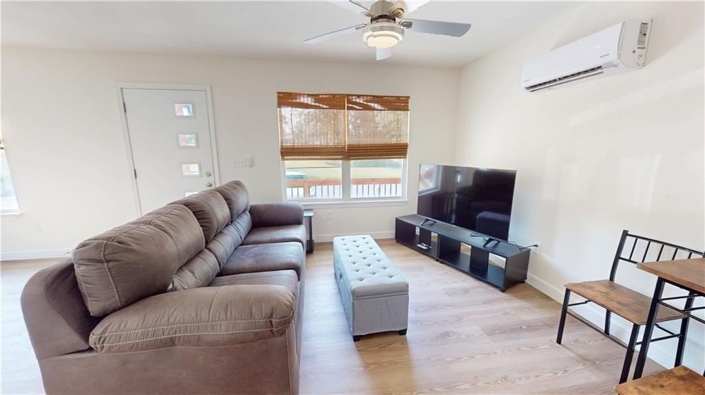 604 N Spring St - Photo 5 of 10