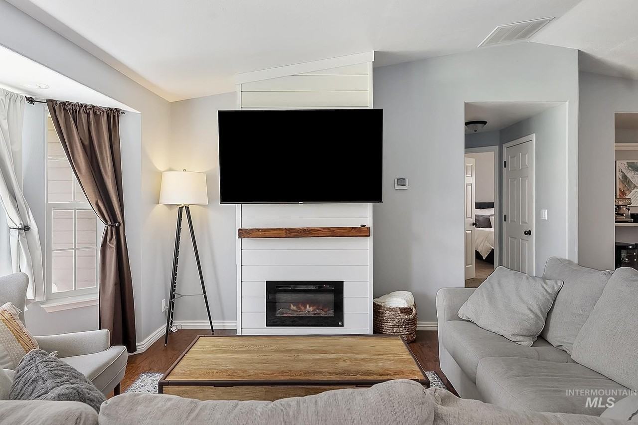 1803 Poplar St - Photo 5 of 36