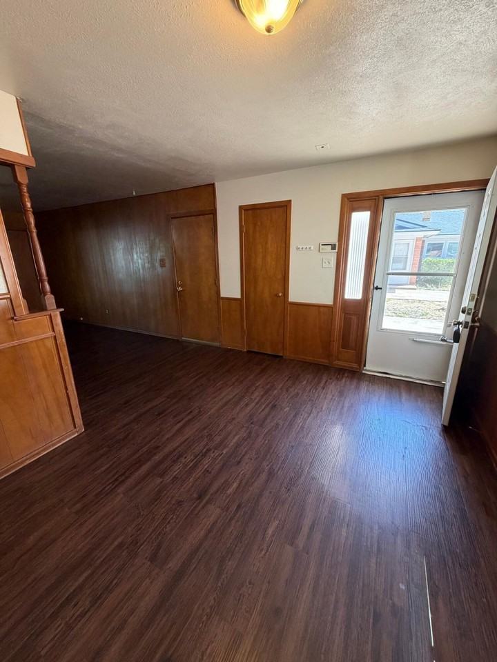 2410 33rd St #B - Photo 6 of 15