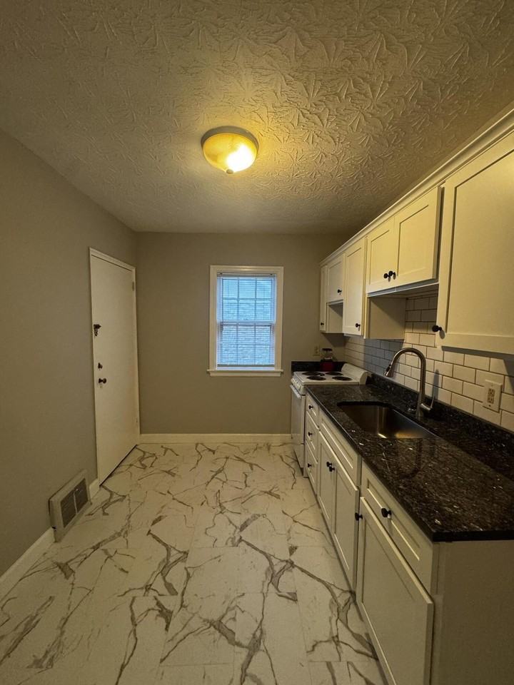 148 Shawnee Pl #2 - Photo 5 of 12
