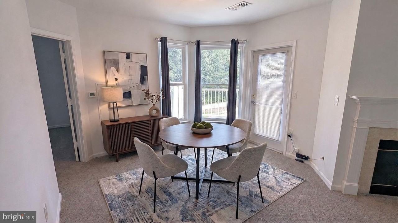 12915 Alton Sq - Photo 6 of 41
