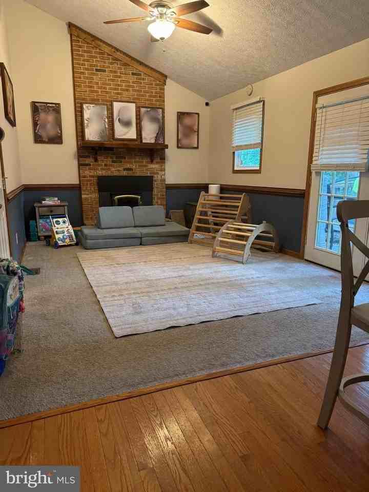 305 Cooper St - Photo 4 of 30