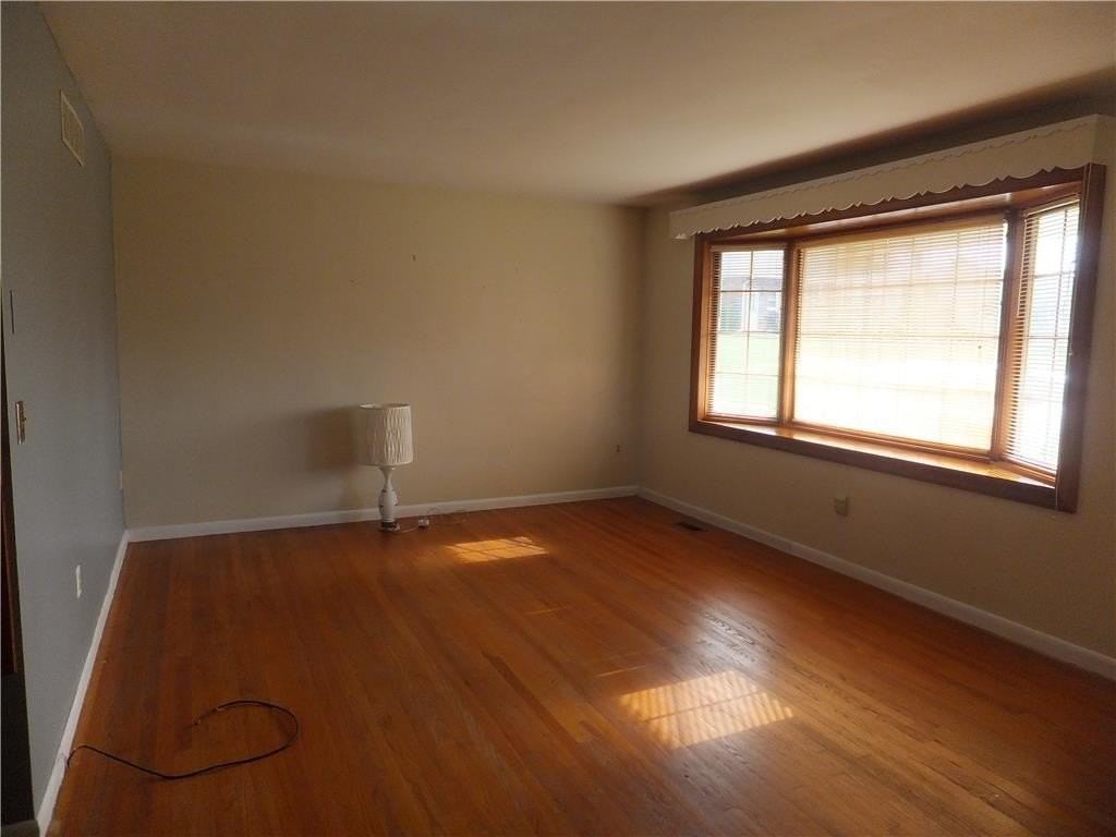 3021 Rosewood Ct - Photo 3 of 33