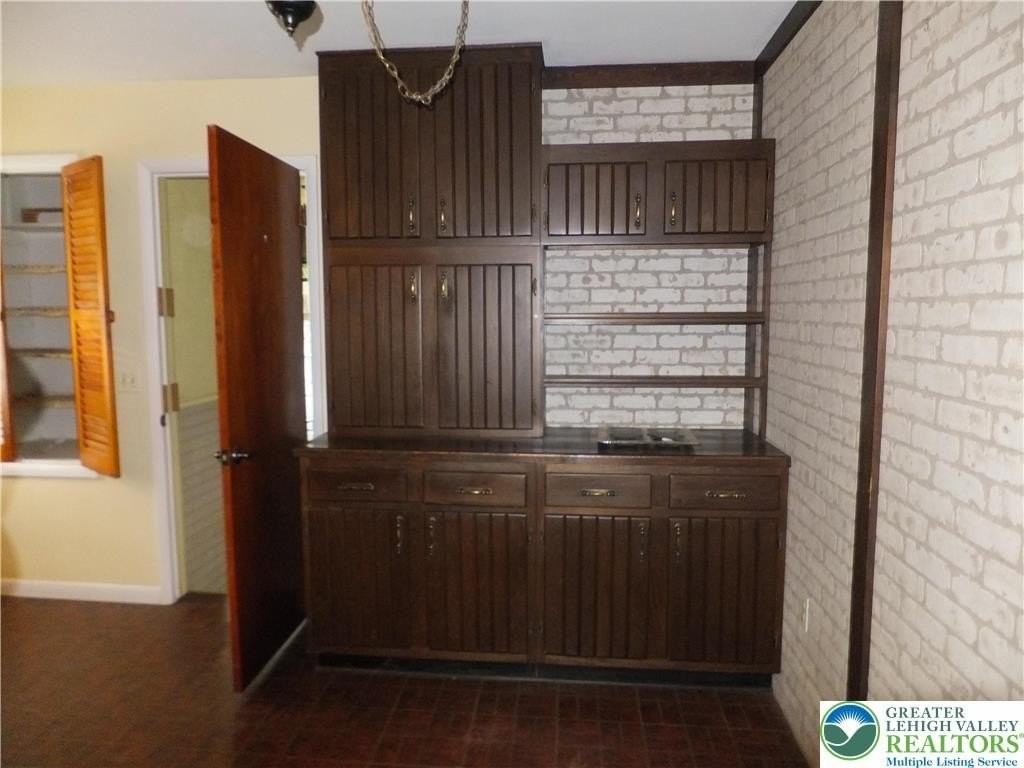 3021 Rosewood Ct - Photo 5 of 33