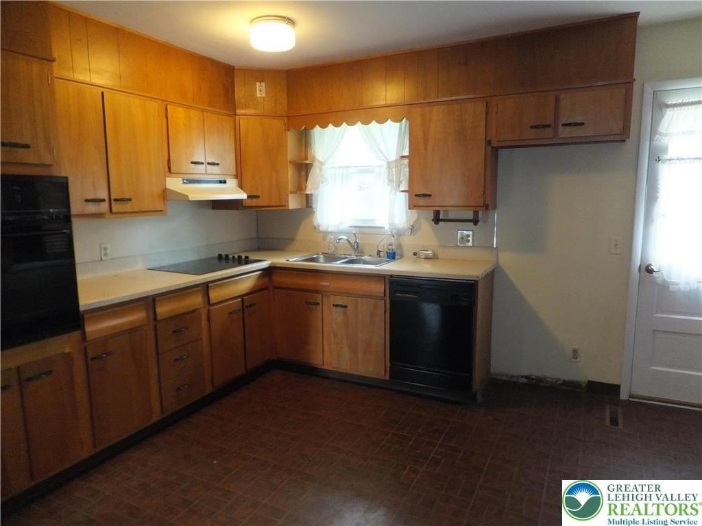 3021 Rosewood Ct - Photo 6 of 33