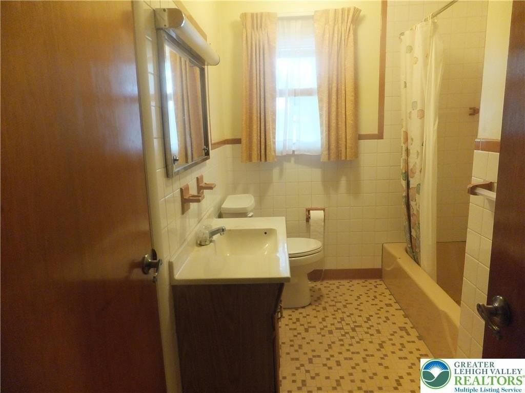 3021 Rosewood Ct - Photo 7 of 33