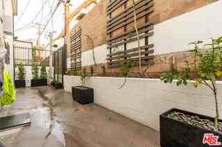1262 N Sweetzer Ave #109 - Photo 4 of 8