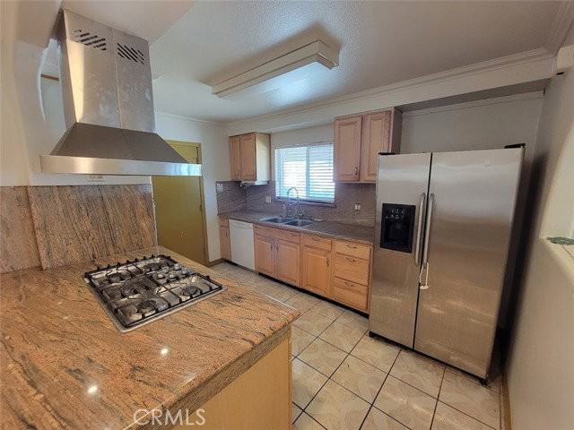 2640 E Coolidge Ave - Photo 3 of 8