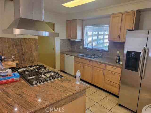 2640 E Coolidge Ave - Photo 5 of 8