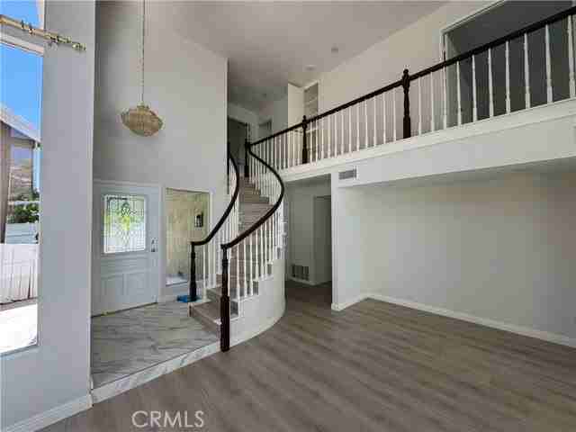 8 Carmel Ct - Photo 5 of 8