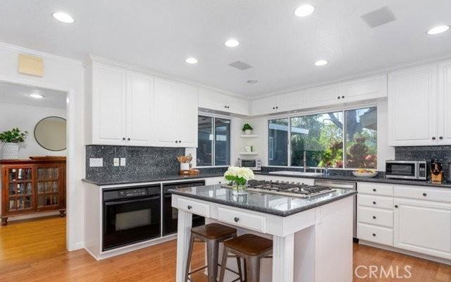 2112 Dover Dr - Photo 4 of 8