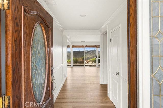 1545 Skyline Dr - Photo 2 of 8