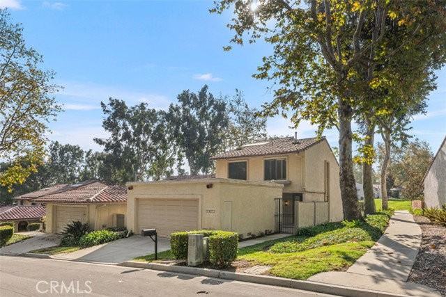 25572 Spinnaker Dr - Photo 3 of 8