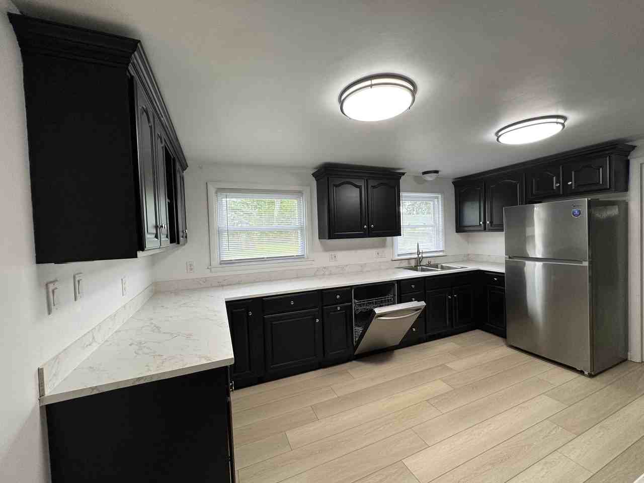 2802 Bellaire Dr #1 - Photo 5 of 17