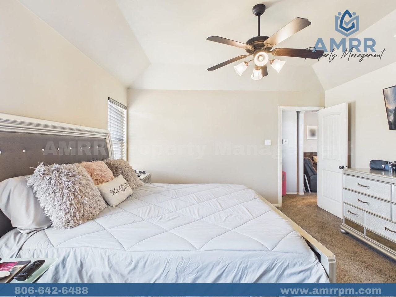 211 Dowden Rd - Photo 4 of 17