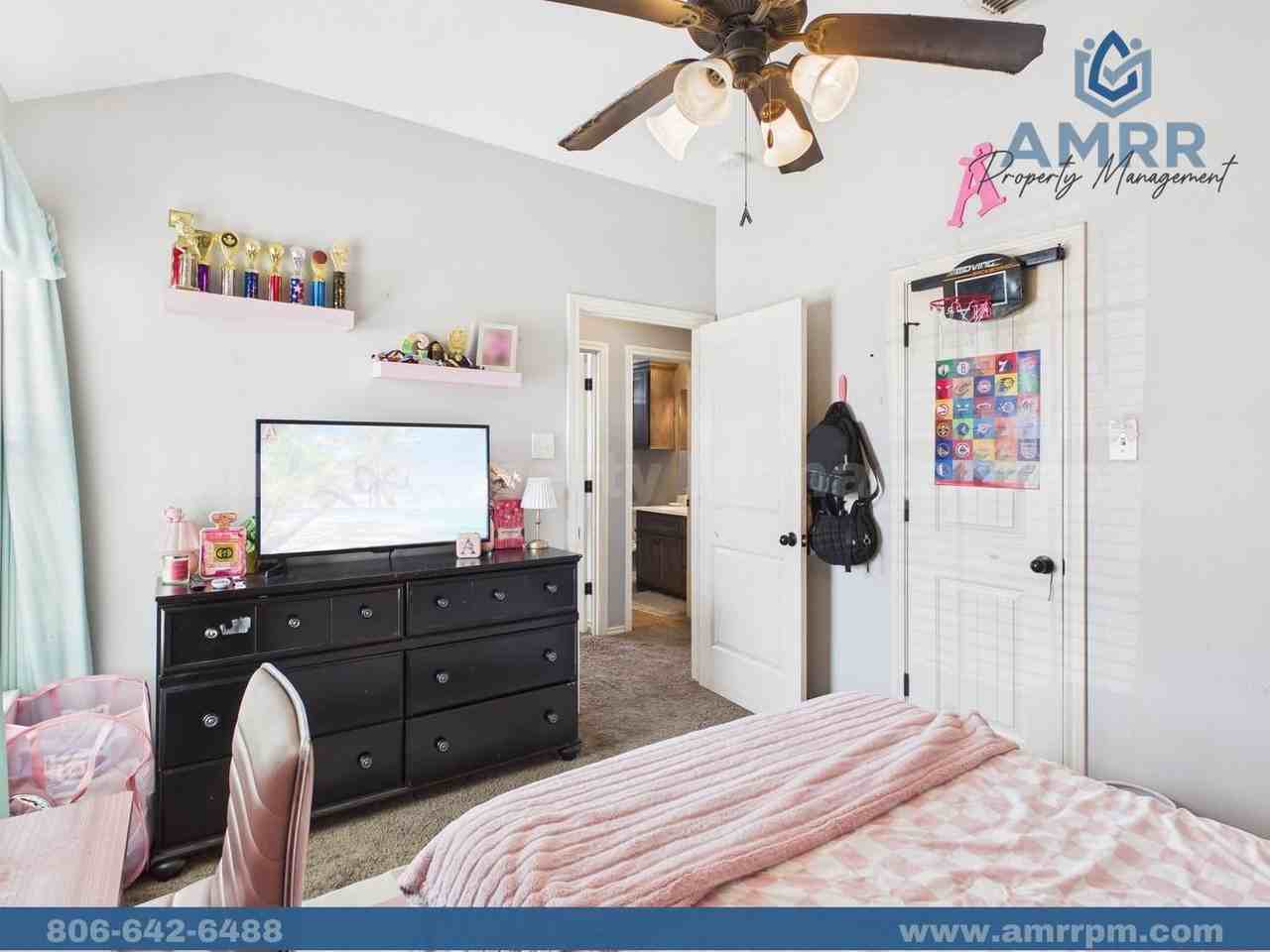 211 Dowden Rd - Photo 5 of 17