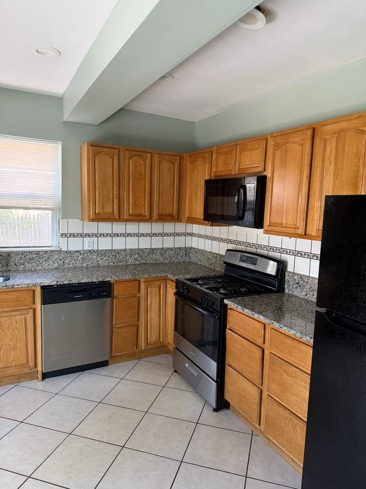 620 Bridgeboro St #1 - Photo 6 of 46