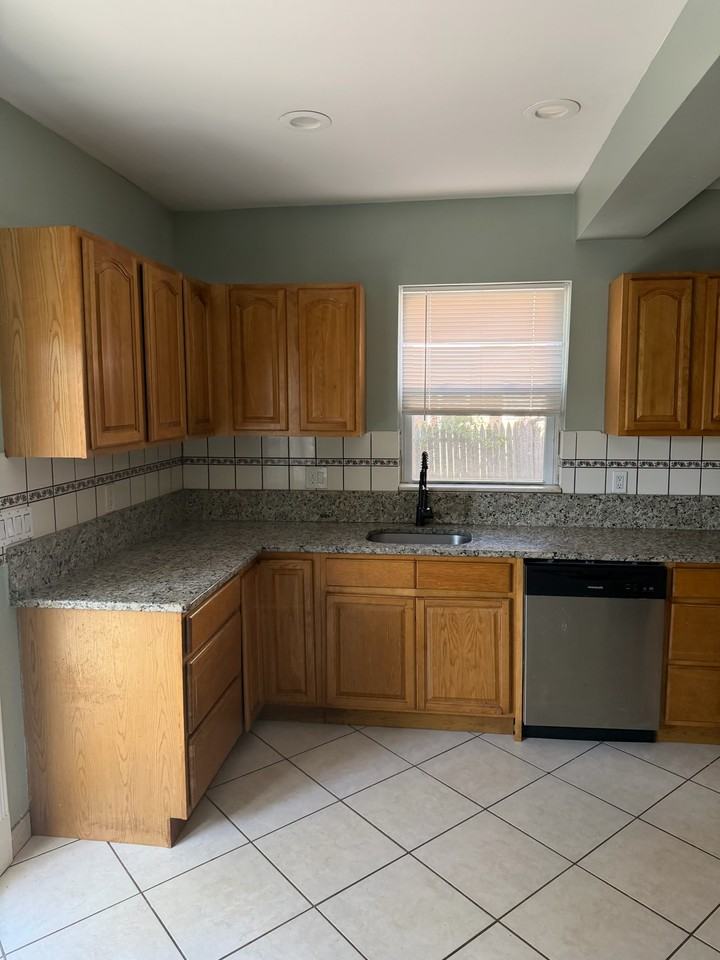 620 Bridgeboro St #1 - Photo 7 of 46