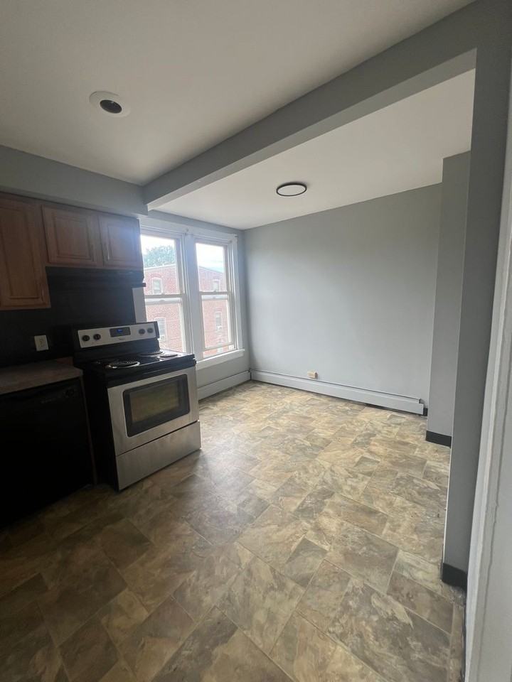 342 N 9th St - Photo 2 of 7