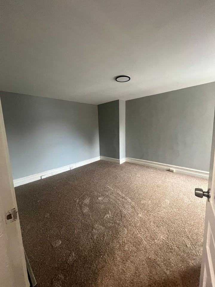 342 N 9th St - Photo 3 of 7