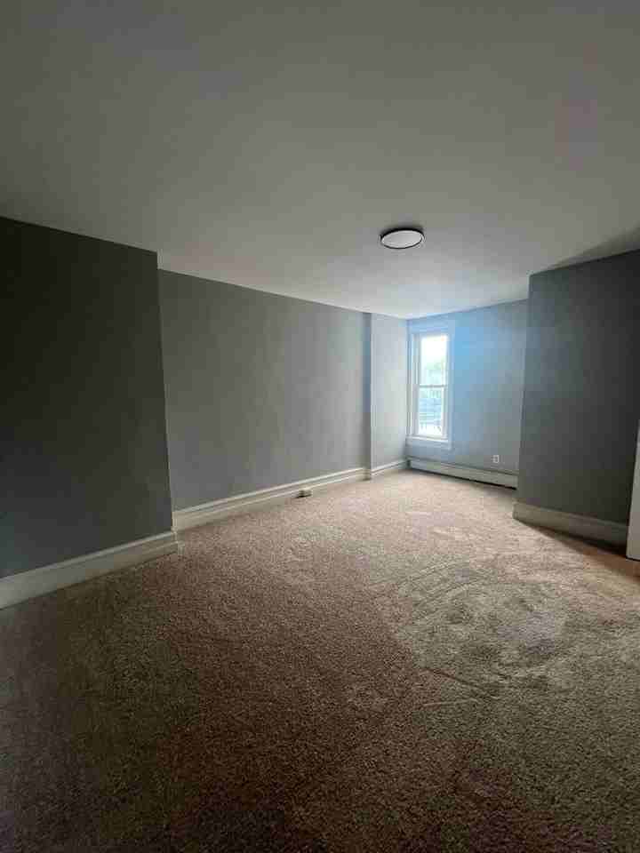 342 N 9th St - Photo 4 of 7