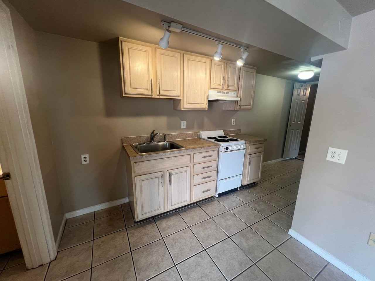 348 N 9th St - Photo 3 of 6