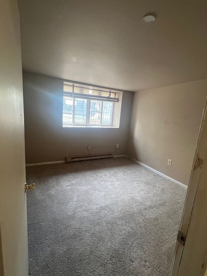348 N 9th St - Photo 4 of 6