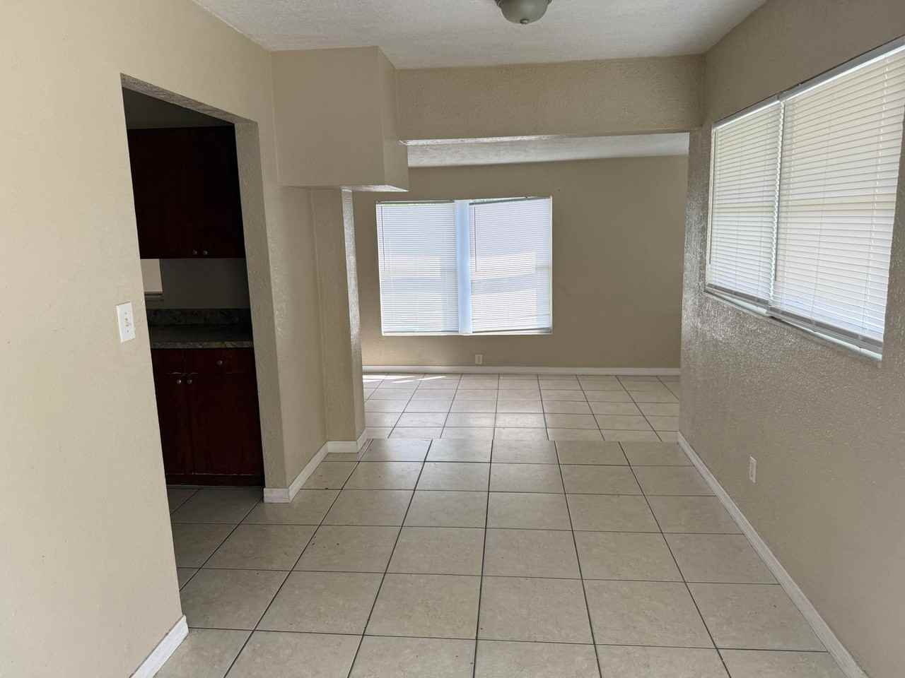 10205 N 28th St - Photo 3 of 11