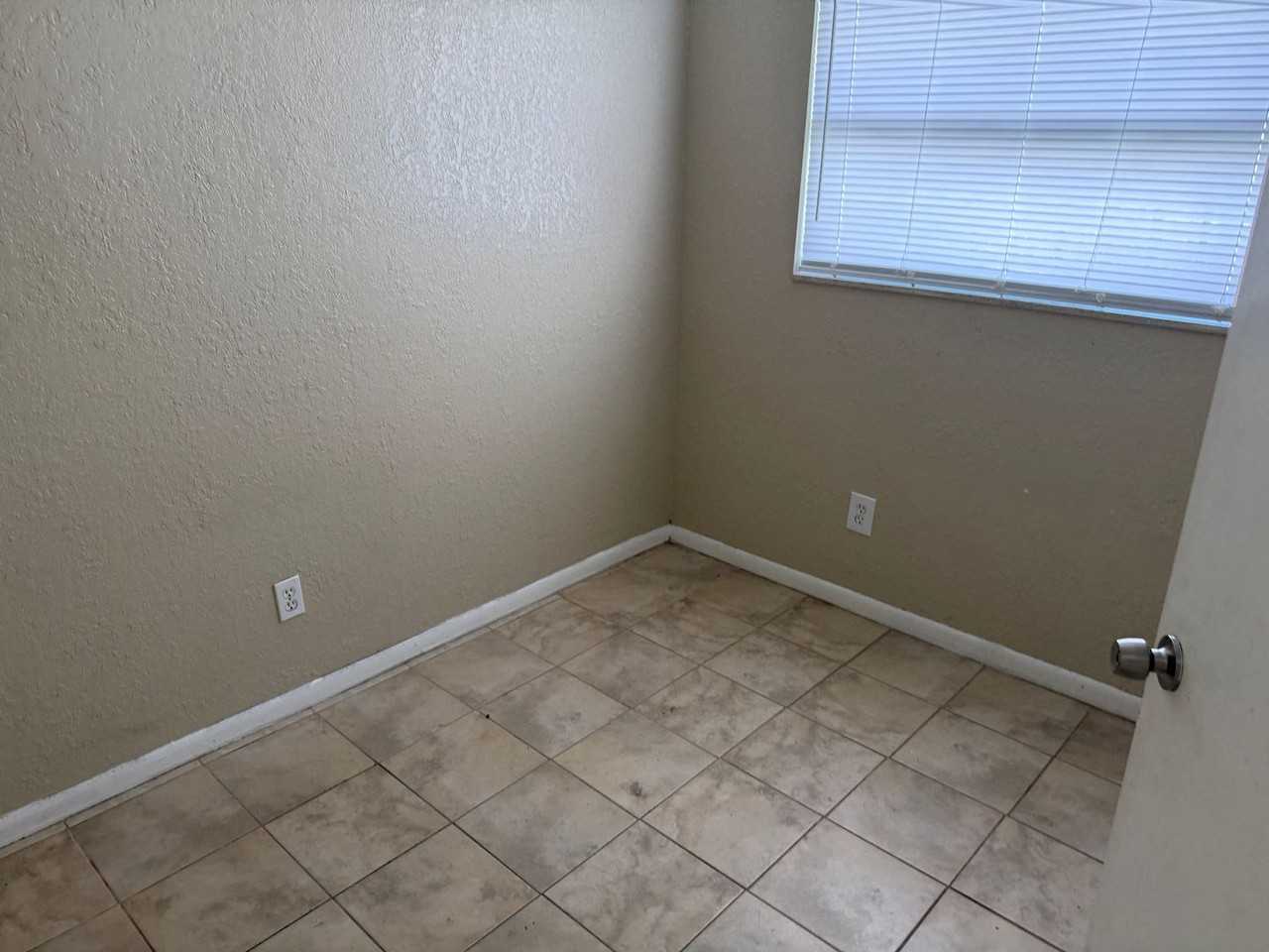 10205 N 28th St - Photo 4 of 11